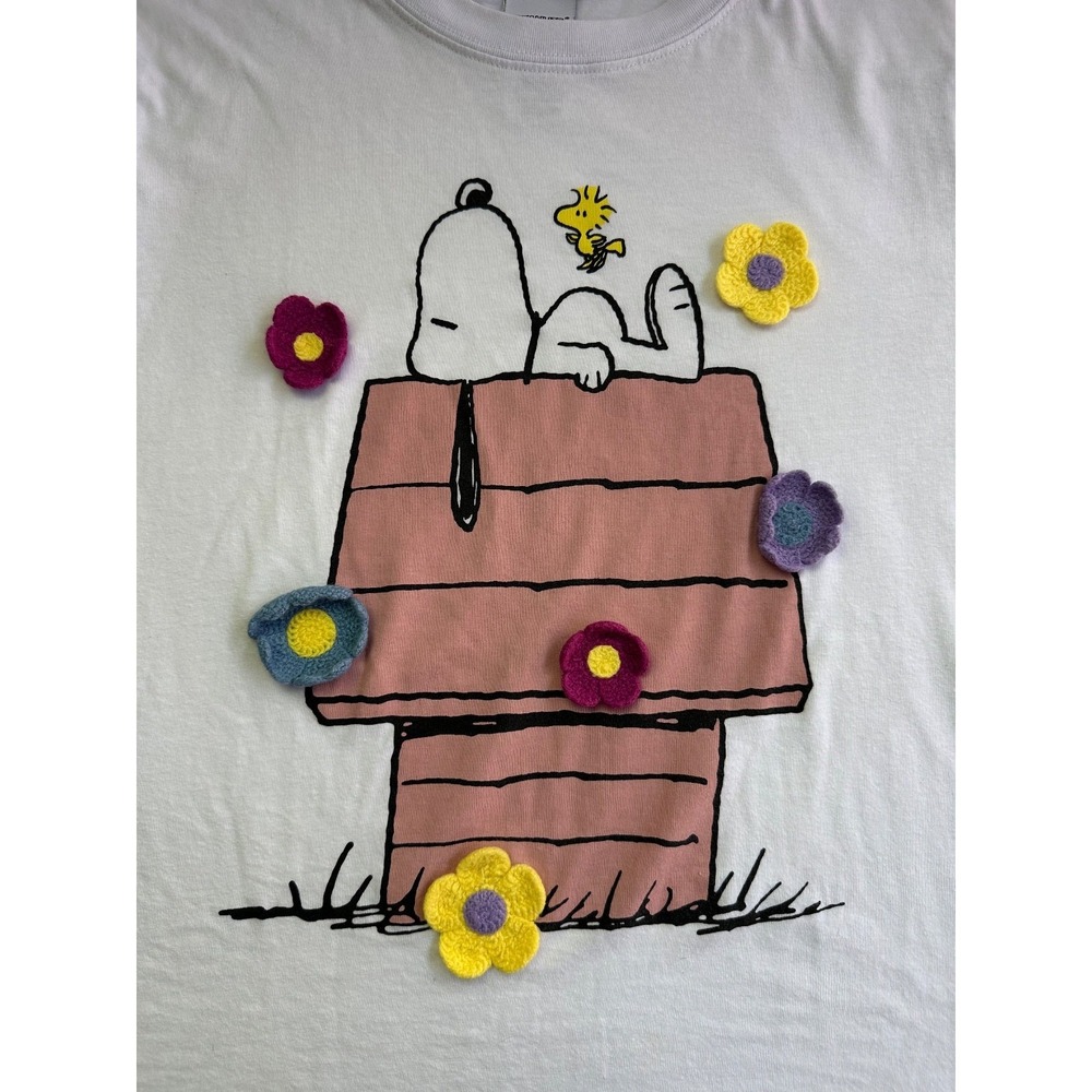 Peanuts Snoopy Women's White Tee Crochet Flowers Top L Short Sleeves Crew Neck - Picture 13 of 14